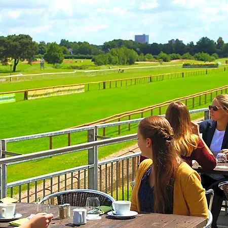 Otel Atlantic Galopprennbahn