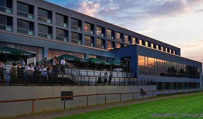 Atlantic Galopprennbahn 4*